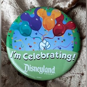 Disney Resort Button “I’m Celebrating” 🎉